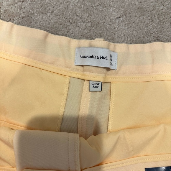 Abercrombie & Fitch Yellow Trouser High rise Curve Love shorts size 35/20 NWT - Picture 3 of 4